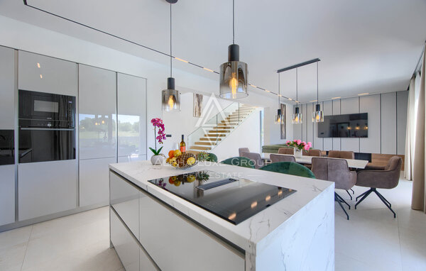 Istra, Labin: Moderna hiša z bazenom in tenisom