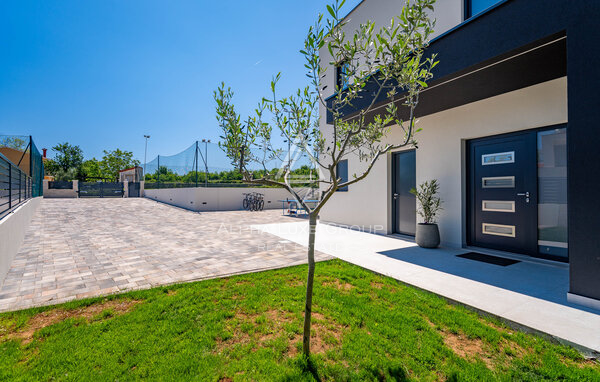 Istra, Labin: Moderna hiša z bazenom in tenisom