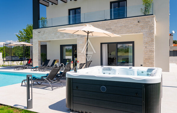 Istra, Labin: Moderna hiša z bazenom in tenisom