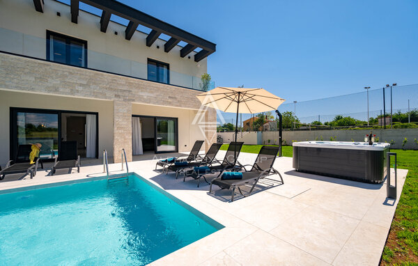 Istra, Labin: Moderna hiša z bazenom in tenisom