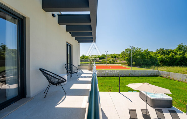 Istra, Labin: Moderna hiša z bazenom in tenisom