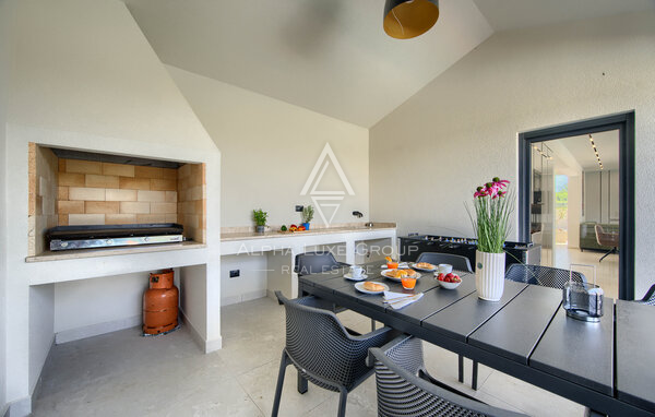 Istra, Labin: Moderna hiša z bazenom in tenisom