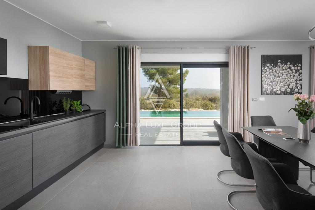 Istra, Vodnjan: Moderna vila z bazenom