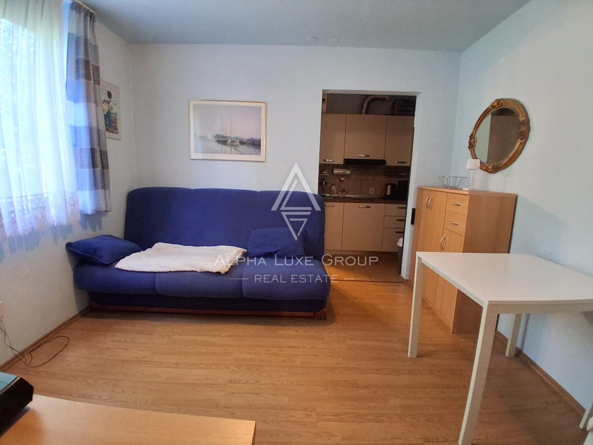 Istra, Červar Porat – Stanovanje z balkonom