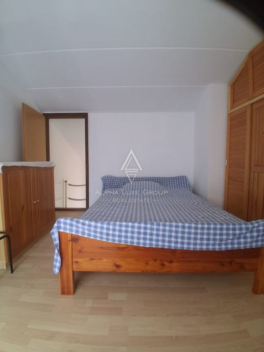 Istra, Červar Porat: Stanovanje z galerijo balkonom