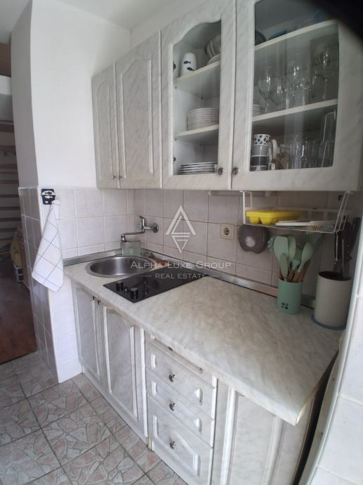 Istra, Červar Porat: Stanovanje z galerijo balkonom