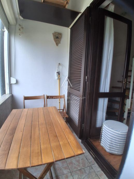 Istra, Červar Porat: Stanovanje z galerijo balkonom