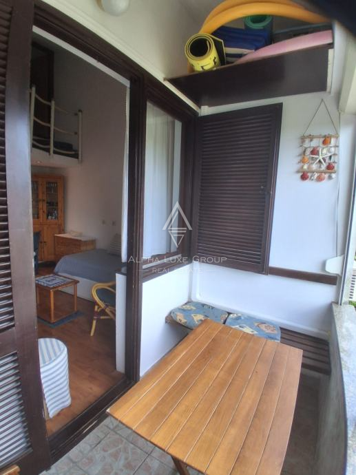 Istra, Červar Porat: Stanovanje z galerijo balkonom