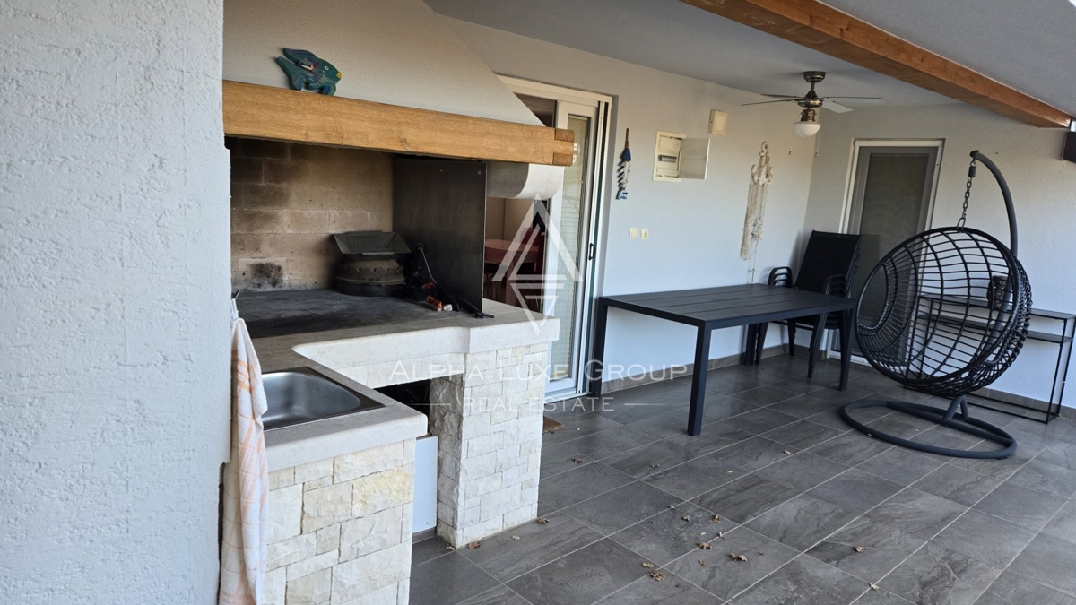 Istra, Valica, Dva apartmaja s pogledom na morje in prostorno teraso
