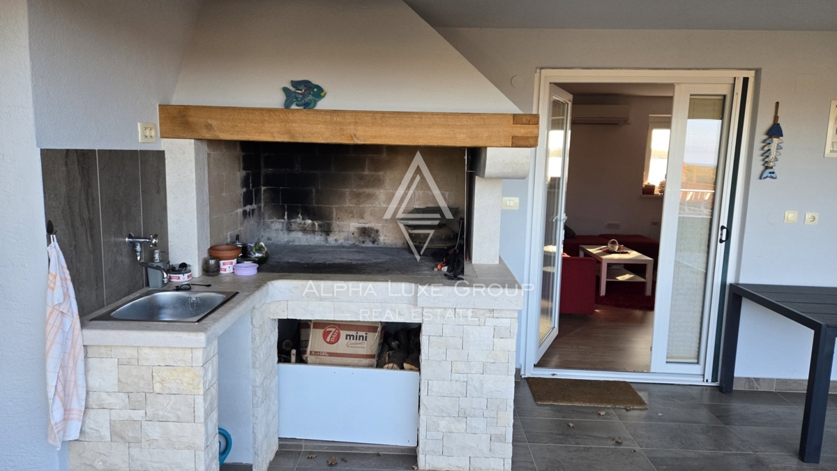 Istra, Valica, Dva apartmaja s pogledom na morje in prostorno teraso
