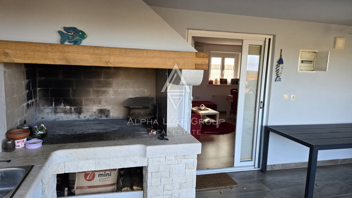 Istra, Valica, Dva apartmaja s pogledom na morje in prostorno teraso