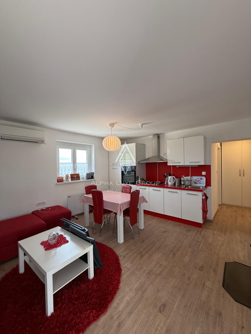 Istra, Valica, Dva apartmaja s pogledom na morje in prostorno teraso