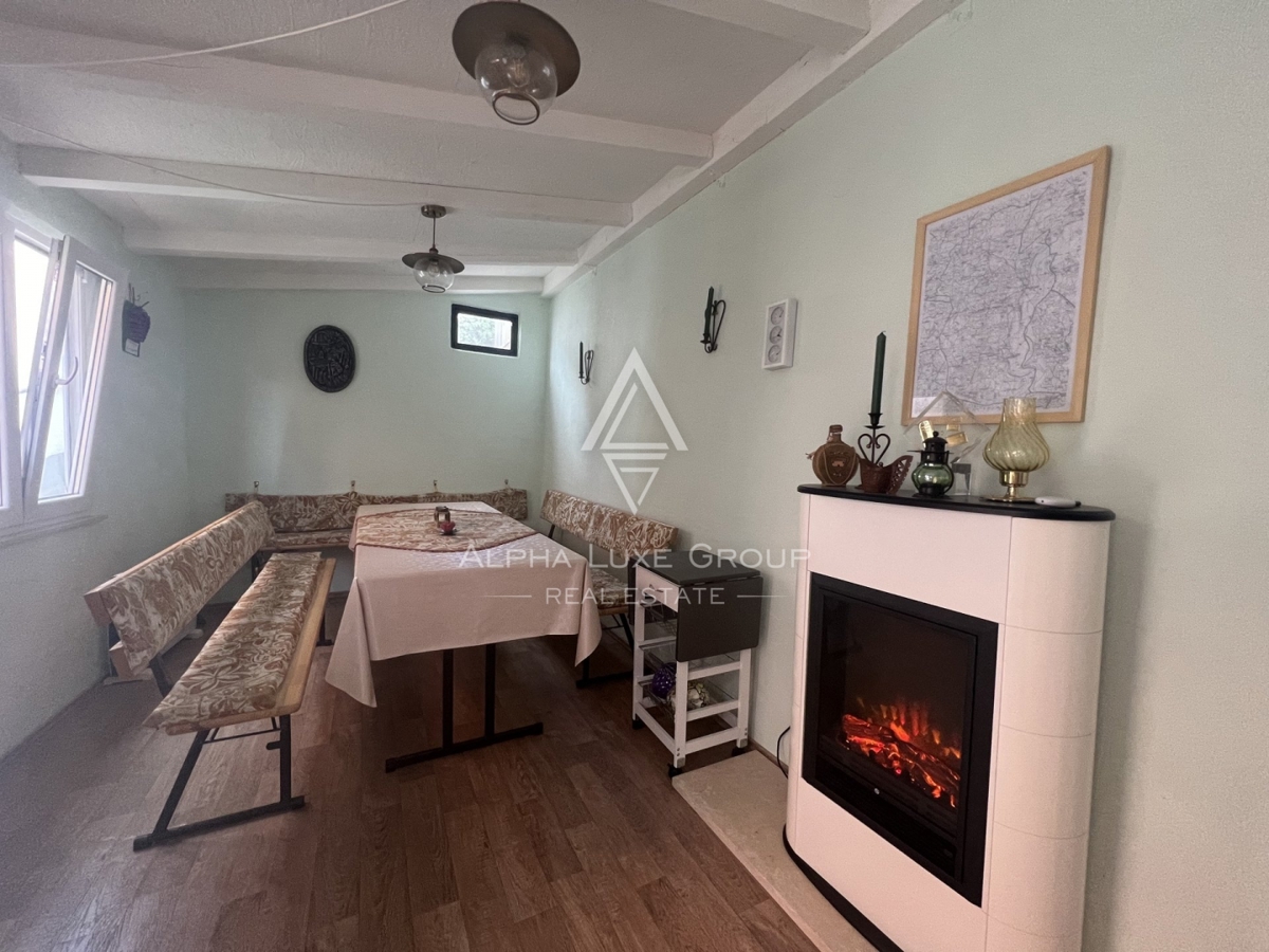 SAMO PRI NAS! SAMOSTOJNA HIŠA NA VELIKEM ZEMLJIŠČU V CENTRU MESTA, TINJAN - PRILOŽNOST!