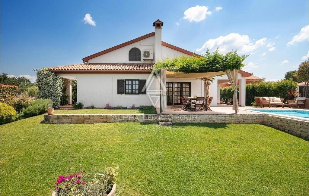 Istra, Poreč: Razkošna visoka vila s toplim bazenom in panoramskim pogledom