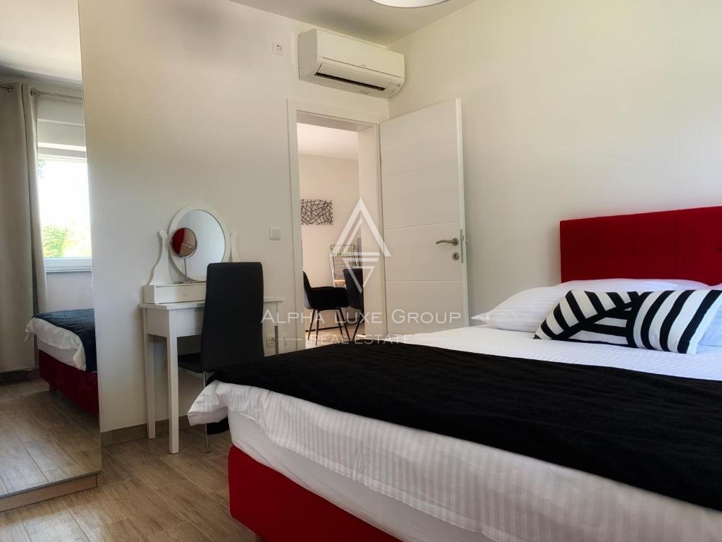 Fažana, Istra: Prostorna večstanovanjska hiša blizu centra in plaž naprodaj