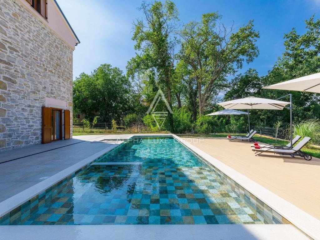 Umag, Istra: Razkošna družinska vila z bazenom v mirni okolici
