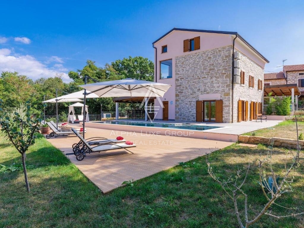 Umag, Istra: Razkošna družinska vila z bazenom v mirni okolici
