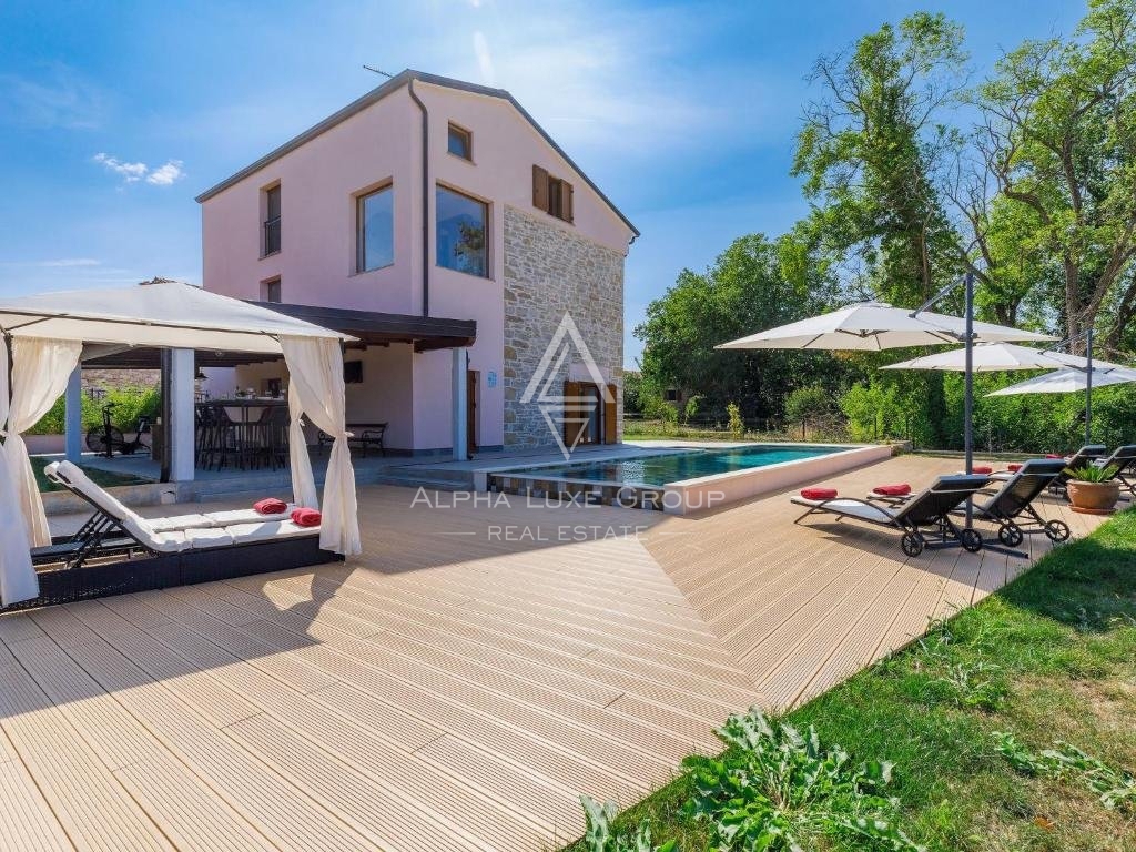 Umag, Istra: Razkošna družinska vila z bazenom v mirni okolici