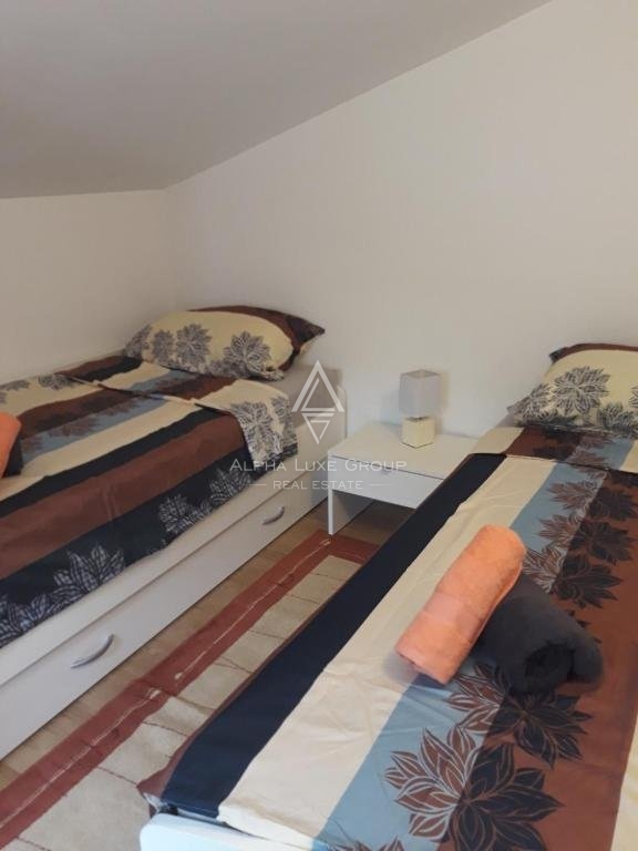 Momjan, Istra - Zgodovinska kamnita hiša z bazenom