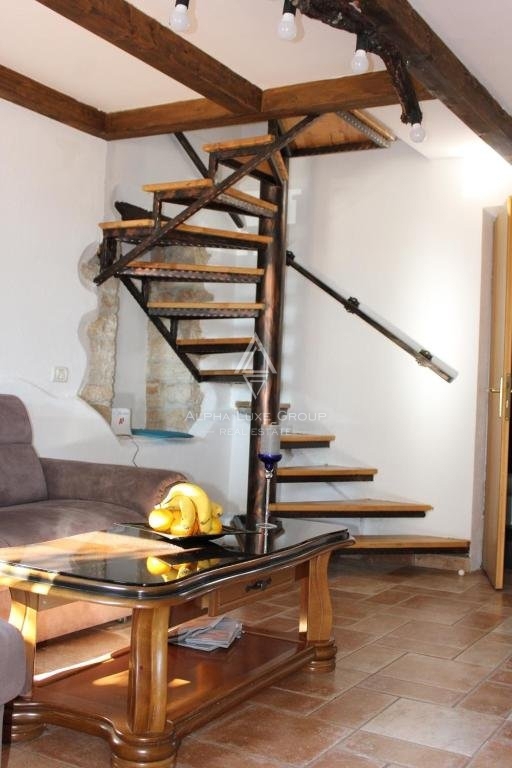 Momjan, Istra - Zgodovinska kamnita hiša z bazenom
