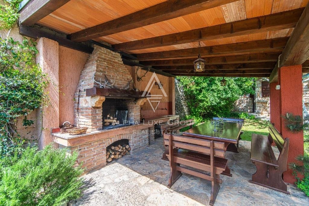 Žminj, Istra - Zgodovinska kamnita vila z bujnim vrtom