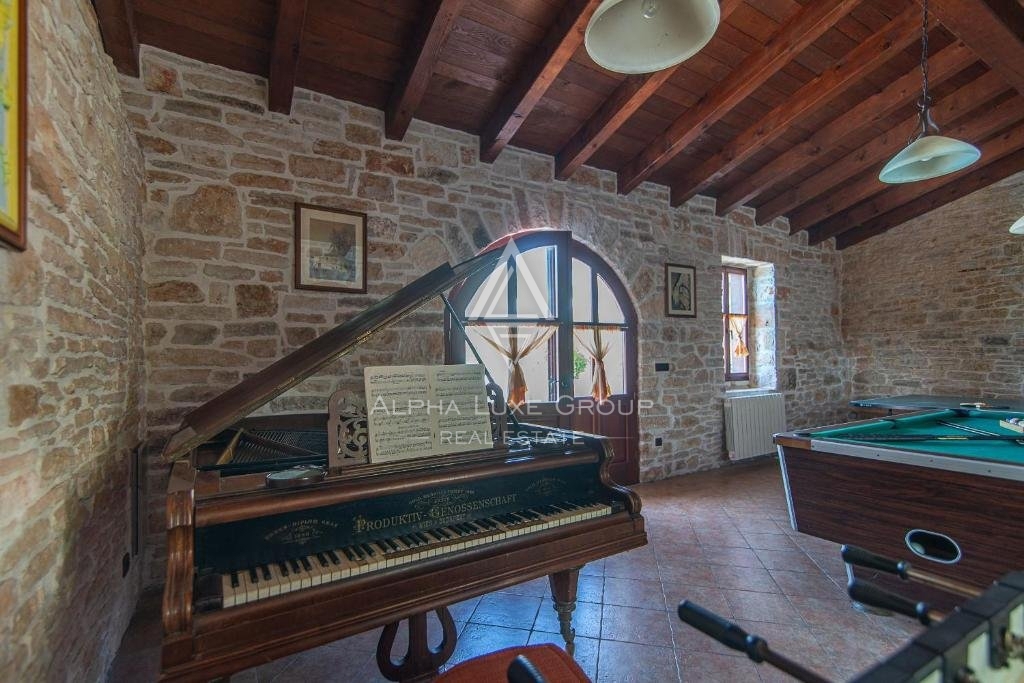 Žminj, Istra - Zgodovinska kamnita vila z bujnim vrtom
