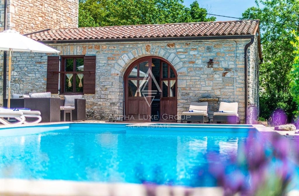 Žminj, Istra - Zgodovinska kamnita vila z bujnim vrtom