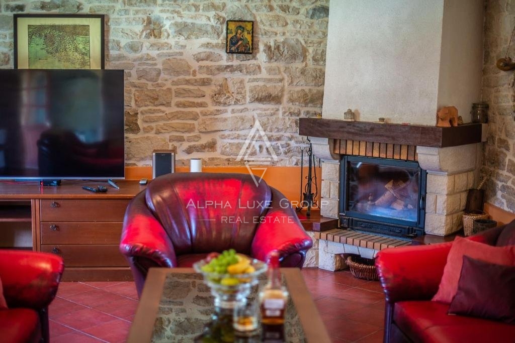 Žminj, Istra - Zgodovinska kamnita vila z bujnim vrtom