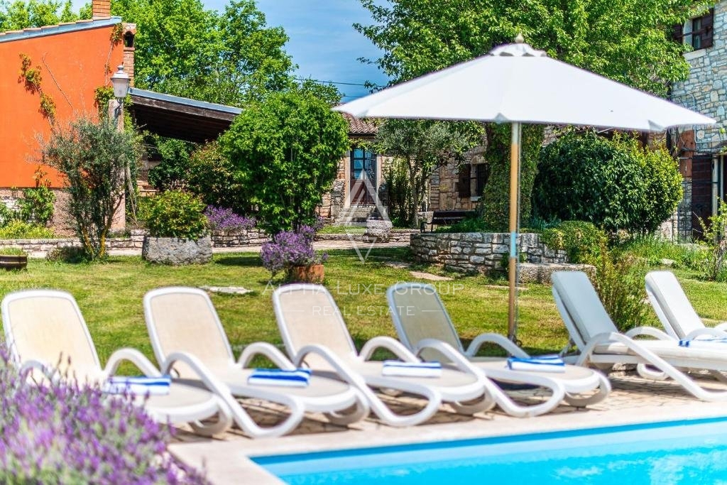 Žminj, Istra - Zgodovinska kamnita vila z bujnim vrtom