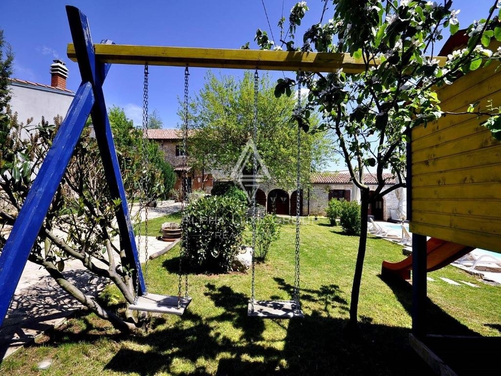 Žminj, Istra - Zgodovinska kamnita vila z bujnim vrtom