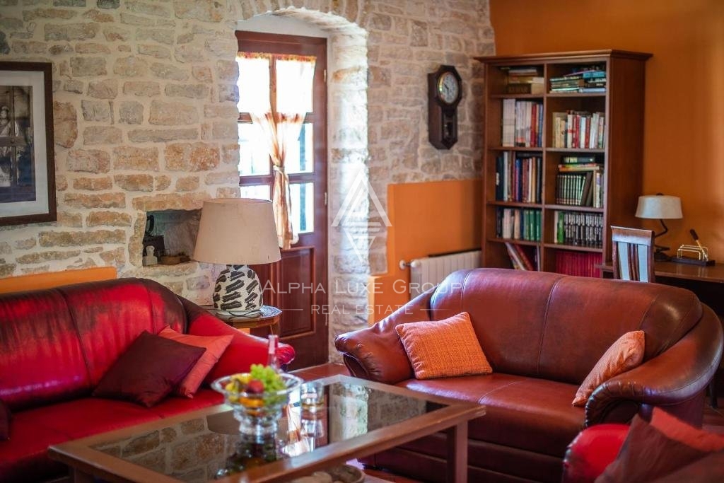 Žminj, Istra - Zgodovinska kamnita vila z bujnim vrtom