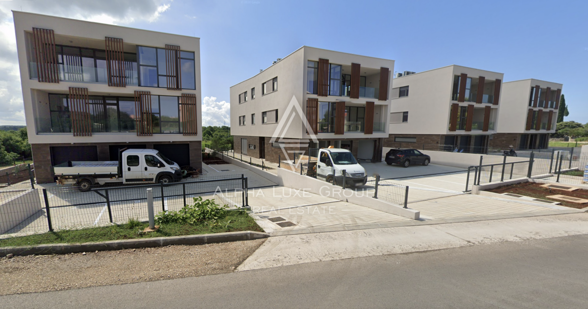 Rovinj, Istra: Sodobni dupleks z vrtom in garažo
