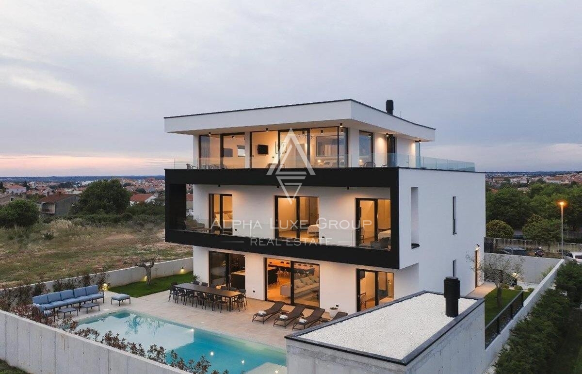 Moderna in luksuzna vila z bazenom in panoramskim pogledom na morje, Pula, ISTRA