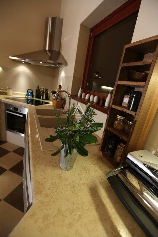 Istra, Svetvinčenat: Osupljiva vila z obsežnim vrtom