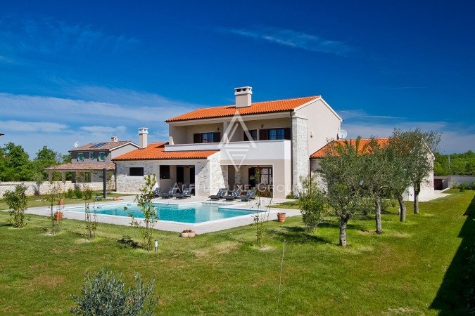 Istra, Svetvinčenat: Osupljiva vila z obsežnim vrtom