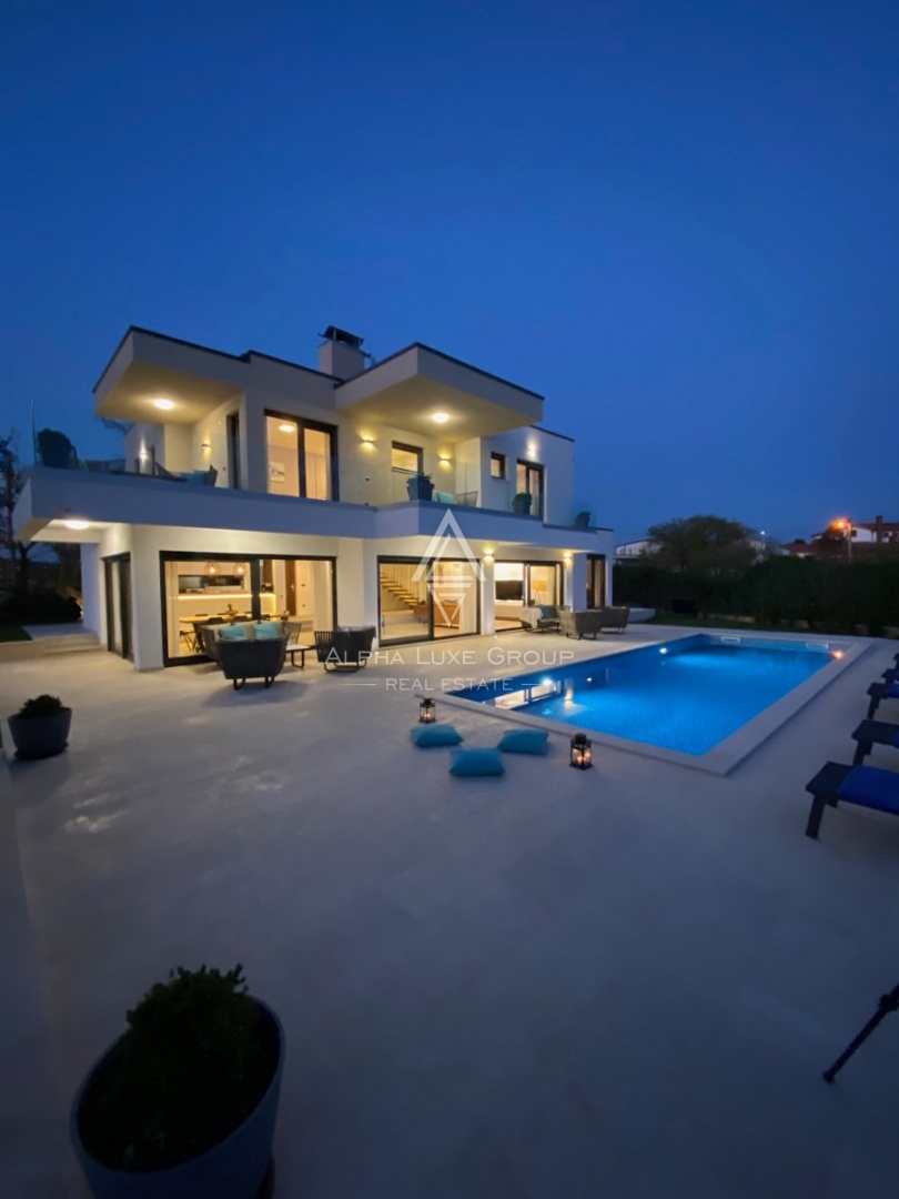 Atraktivna vila z bazenom na prostranem vrtu, Poreč, ISTRA