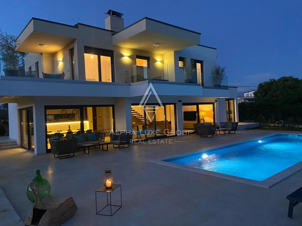 Atraktivna vila z bazenom na prostranem vrtu, Poreč, ISTRA