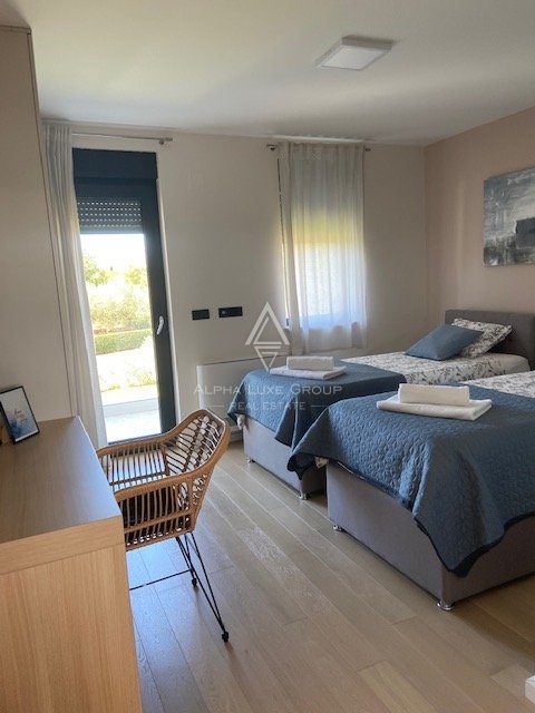 Atraktivna vila z bazenom na prostranem vrtu, Poreč, ISTRA