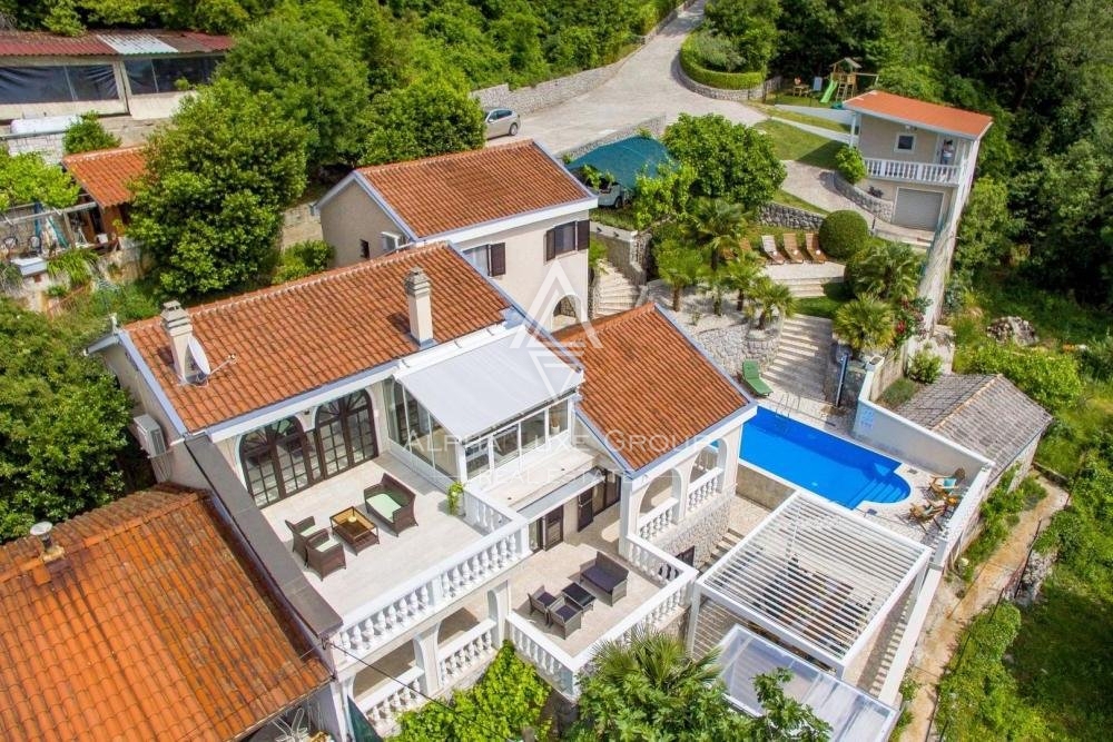 Čudovita Vila z bazenom in fantastičnim razgledom, Opatija