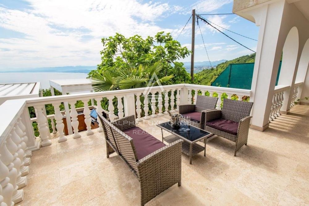 Čudovita Vila z bazenom in fantastičnim razgledom, Opatija