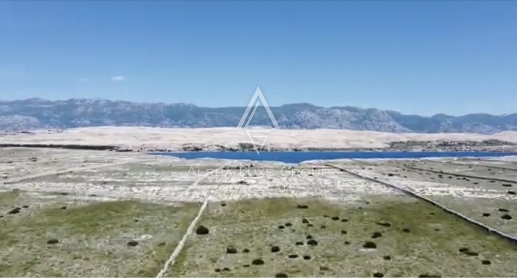 Večnamensko zemljišče v bližini lepih plaž, Novalja, otok Pag