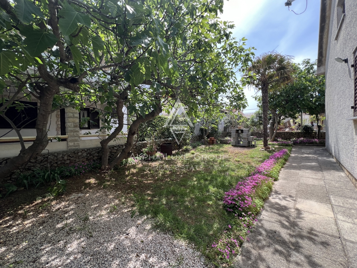 Vir, Zadar – Prijetna hiša z vrtom na mirni lokaciji