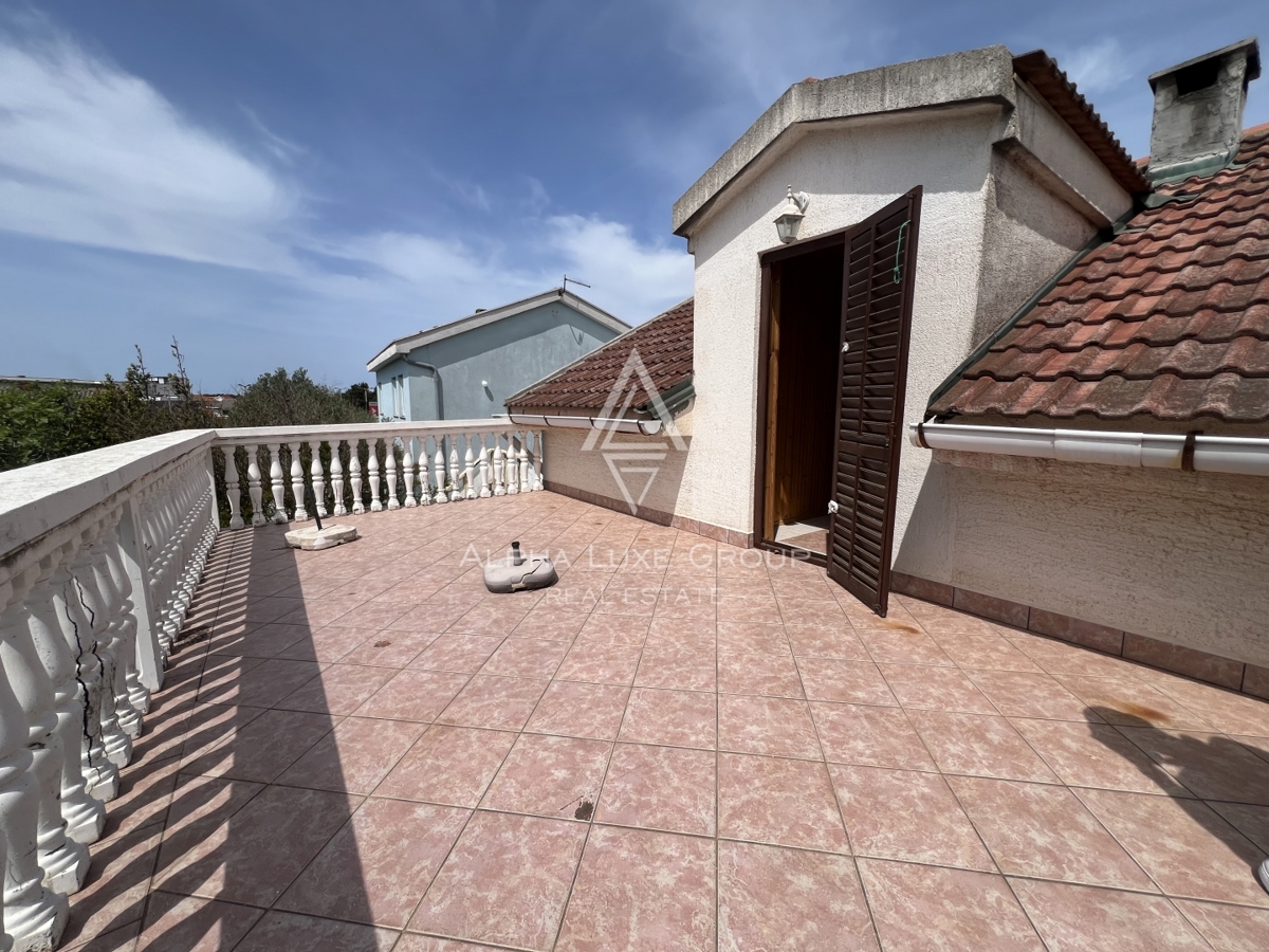 Vir, Zadar – Prijetna hiša z vrtom na mirni lokaciji