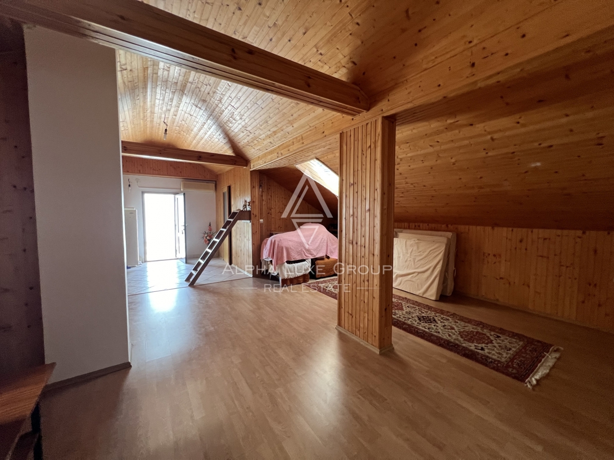 Vir, Zadar – Prijetna hiša z vrtom na mirni lokaciji