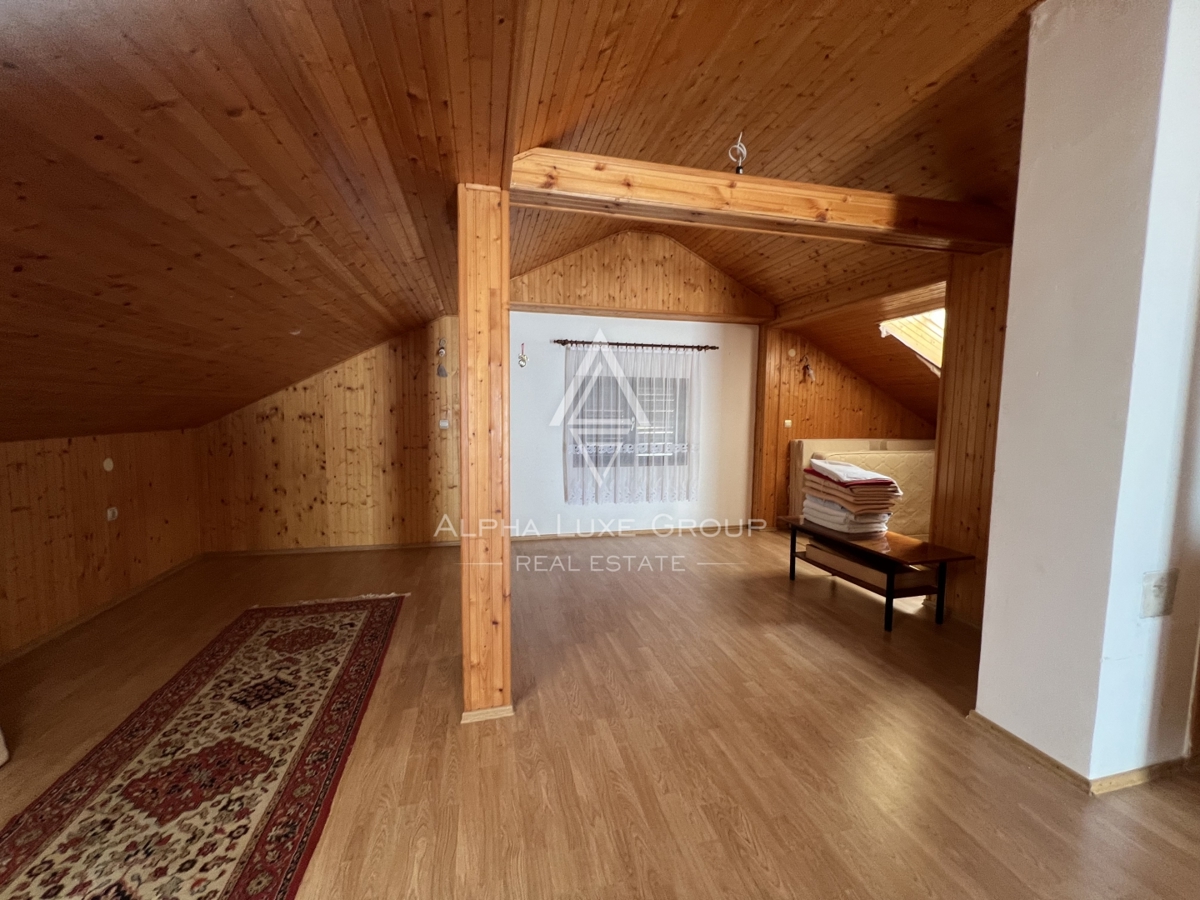 Vir, Zadar – Prijetna hiša z vrtom na mirni lokaciji