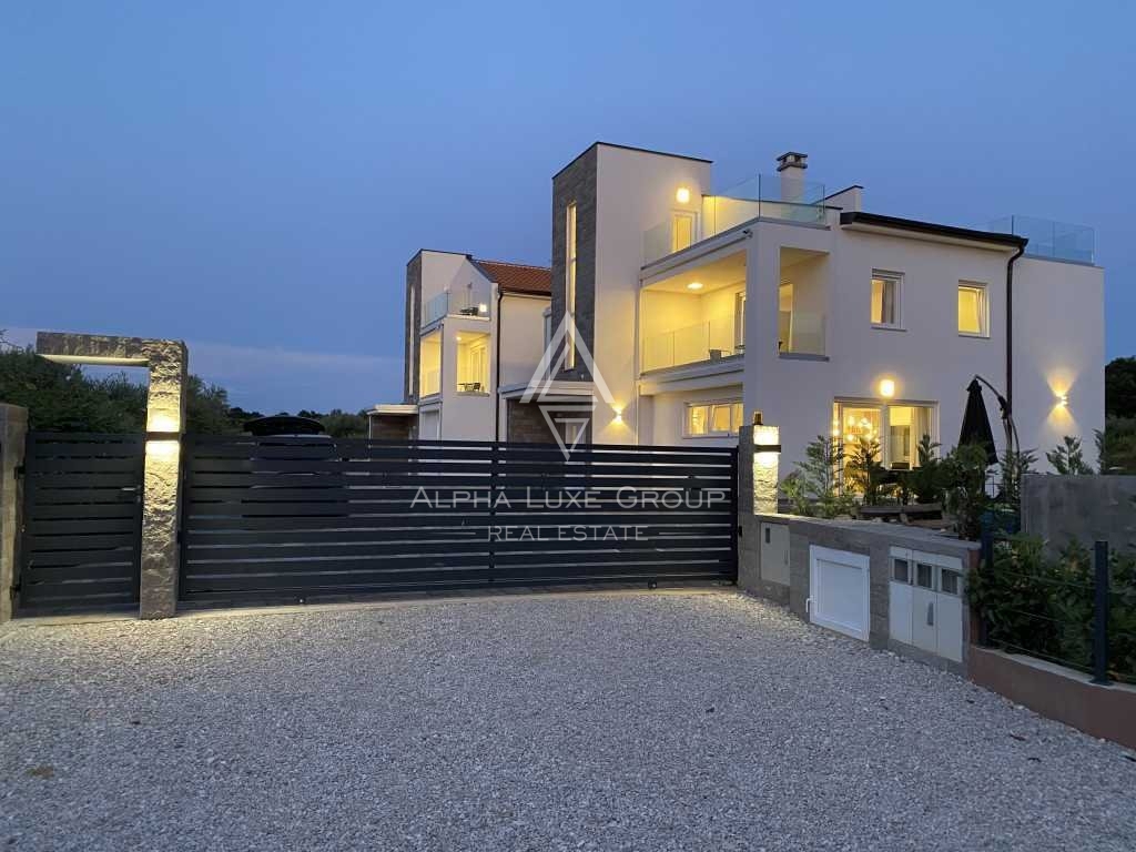 Čudovita moderna vila z bazenom, Istra, Poreč