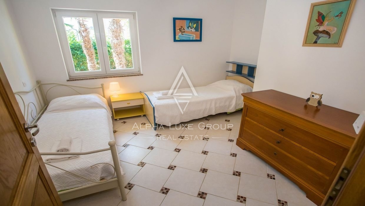 Hiša s 4 stanovanjskimi enotami, Istra, Poreč