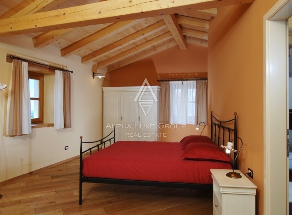 Istrska kamnita vila, Vila z bazenom, območje Poreča.