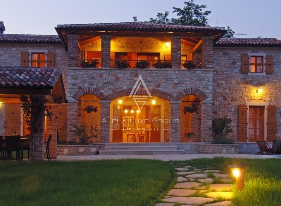 Istrska kamnita vila, Vila z bazenom, območje Poreča.