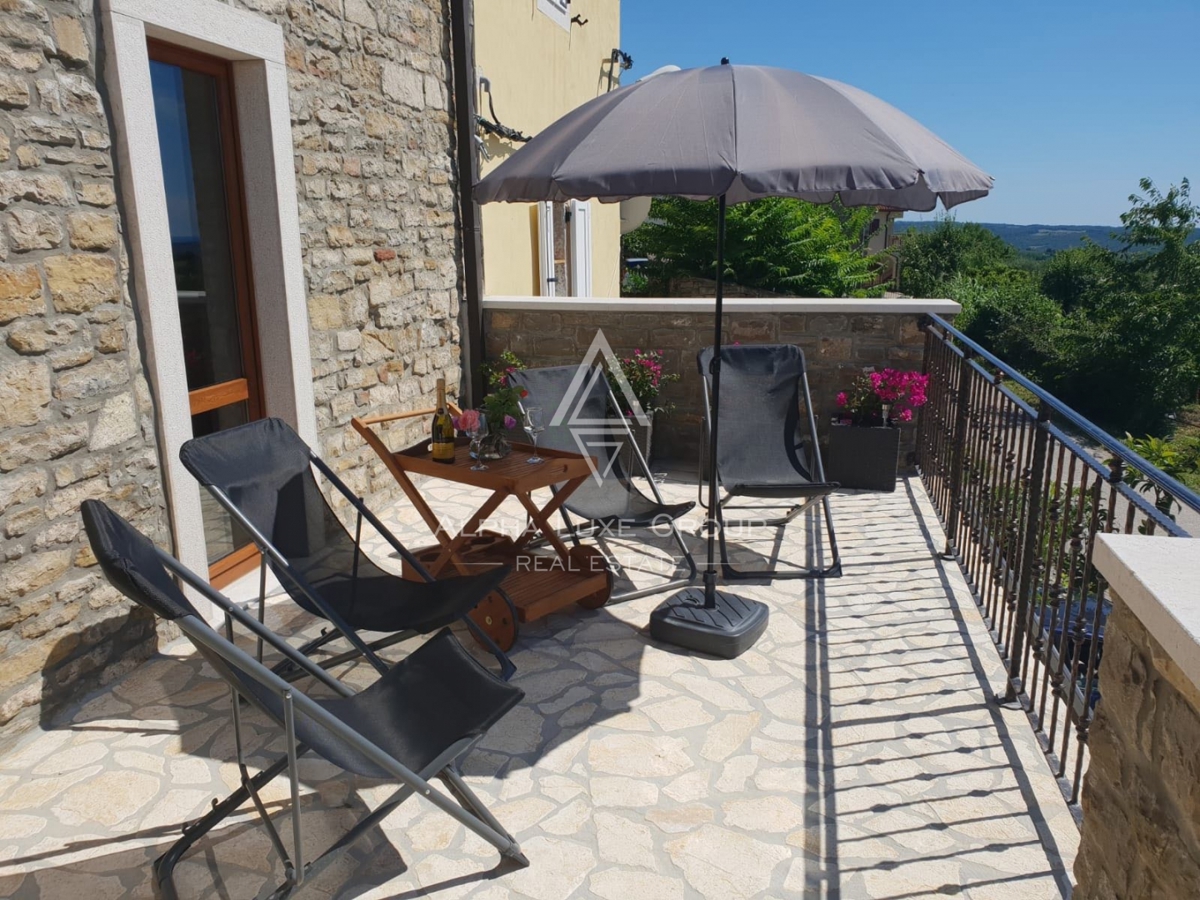 Buje, Istra – Prenovljena kamnita hiša z odprtim razgledom